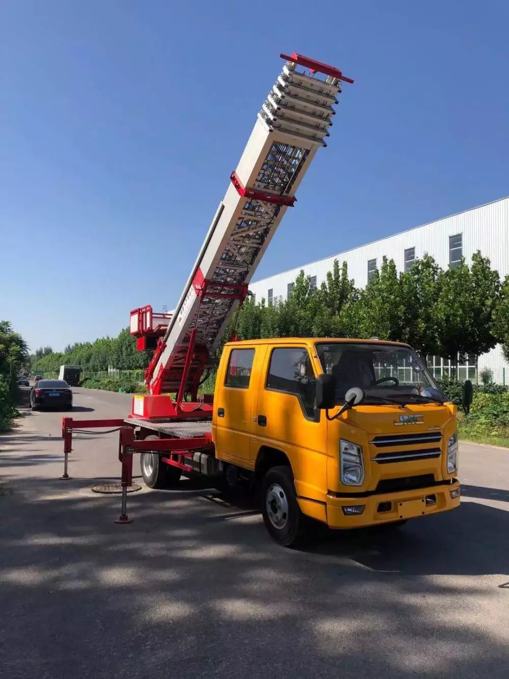 娄星附近的云梯车出租服务：轻松解决高空作业需求