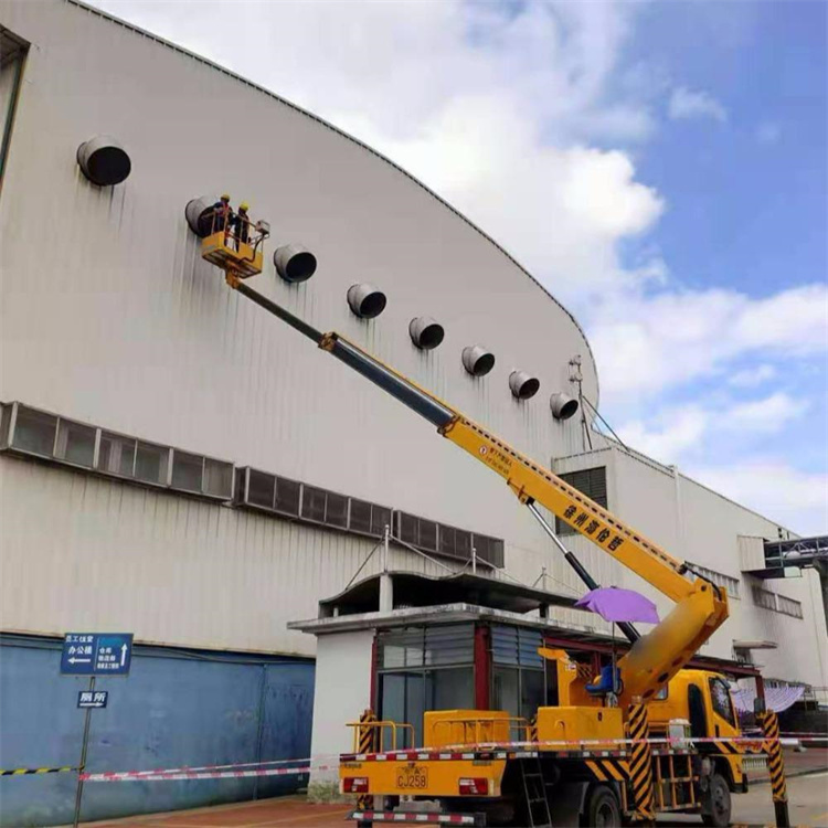 娄星高空作业车出租服务：专业广告牌安装解决方案